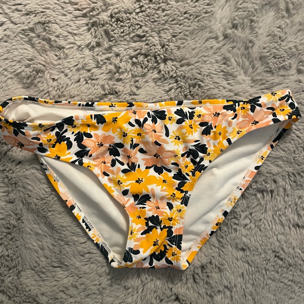 BEAUTIFUL floral bikini bottoms!